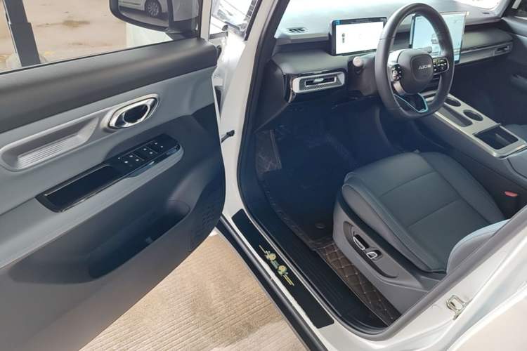 Used AION Y 2023 Plus 510 Smart Edition Driver Seat