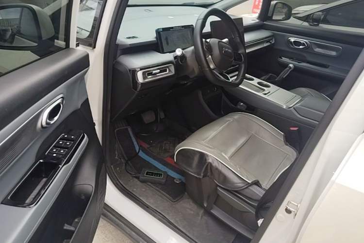 Used AION Y 2023 Plus 610 Enjoyment Edition Ternary Lithium Driver Seat
