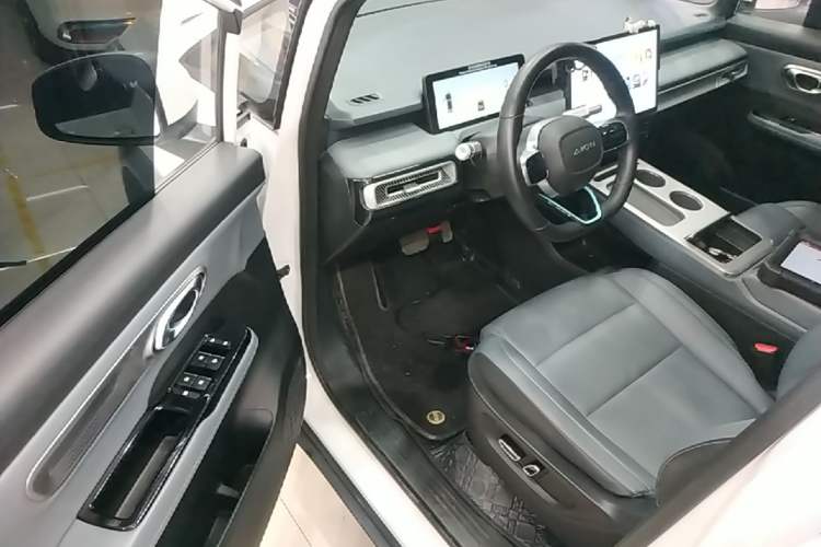 Used AION Y 2023 Younger Star Edition Driver Seat