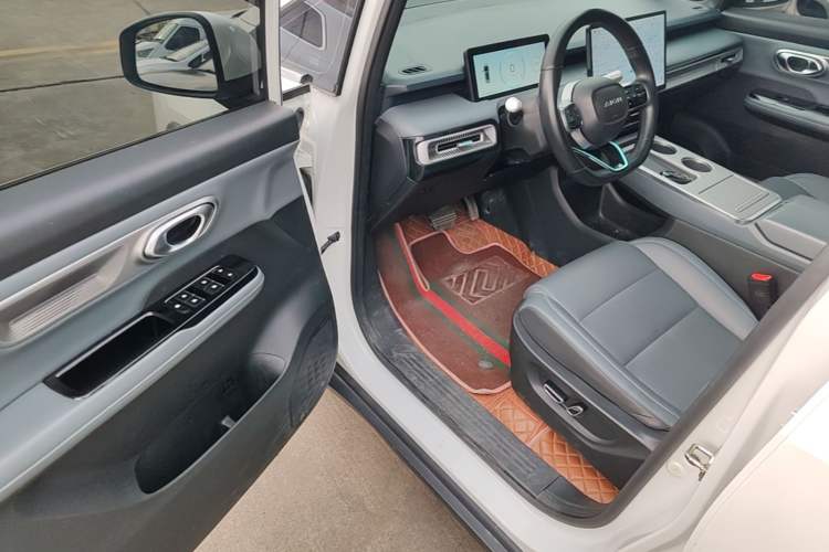 Used AION Y 2023 Plus 510 Smart Edition Driver Seat