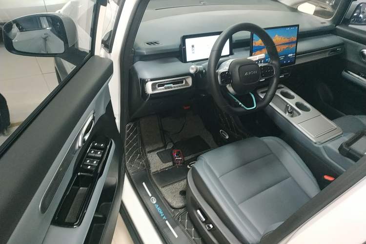 Used AION Y 2023 Younger Star Edition Driver Seat