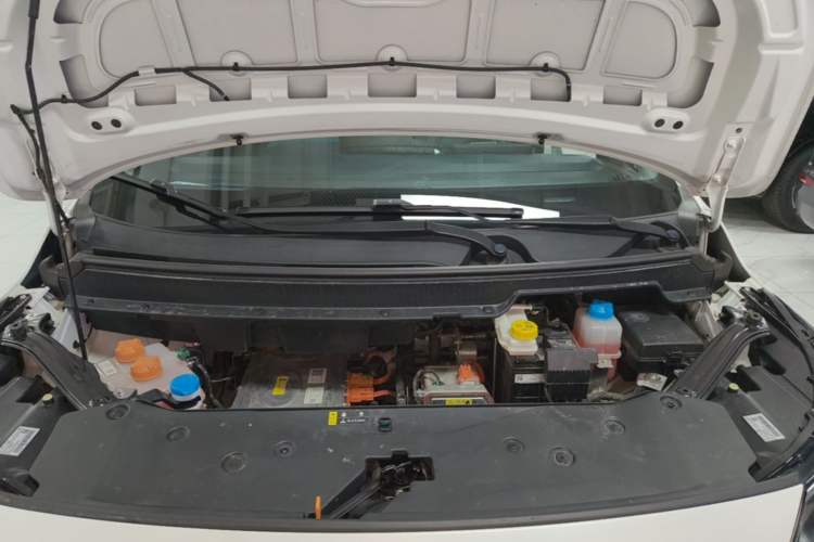 Used AION Y 2023 Younger Engine Bay