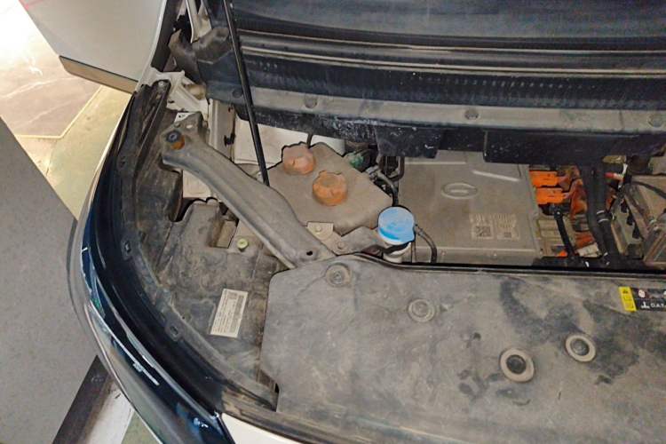 Used AION Y 2023 Younger Engine Bay Right