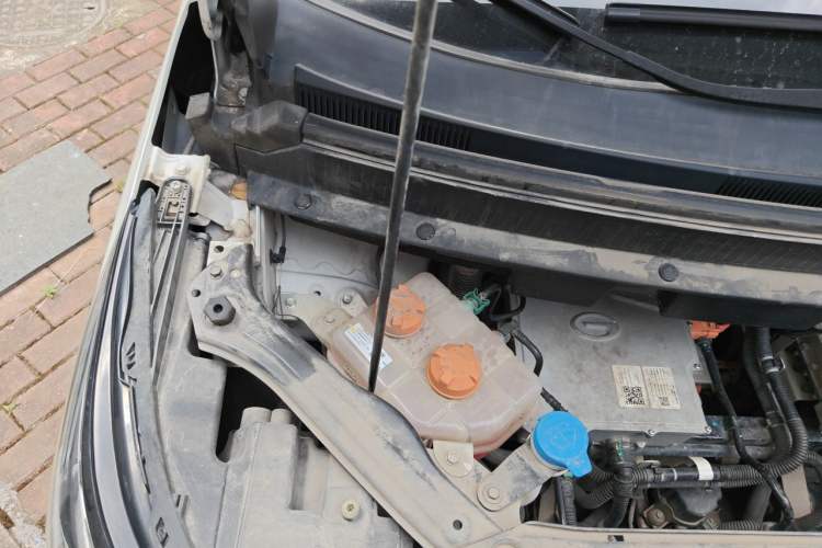Used AION Y 2023 Younger Engine Bay Right