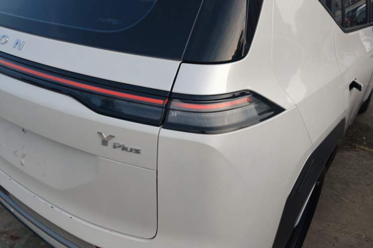 Used AION Y 2023 Younger Exterior 2