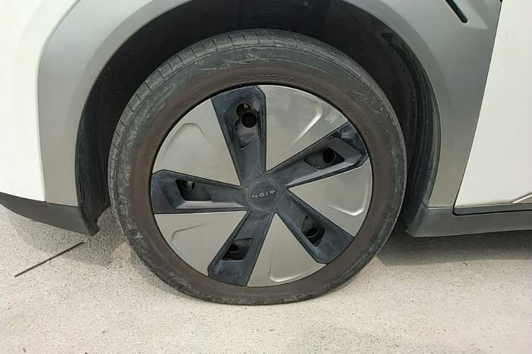 Used AION Y 2023 Younger Exterior 4