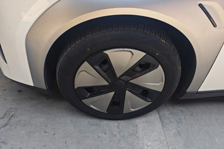 Used AION Y 2023 Younger Exterior 4