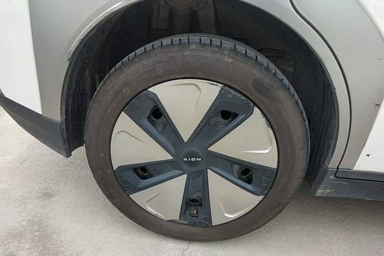 Used AION Y 2023 Younger Exterior 5