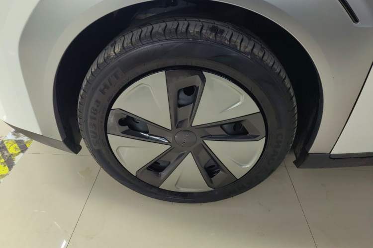 Used AION Y 2023 Younger Exterior 7