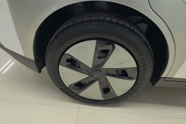 Used AION Y 2023 Younger Exterior 8