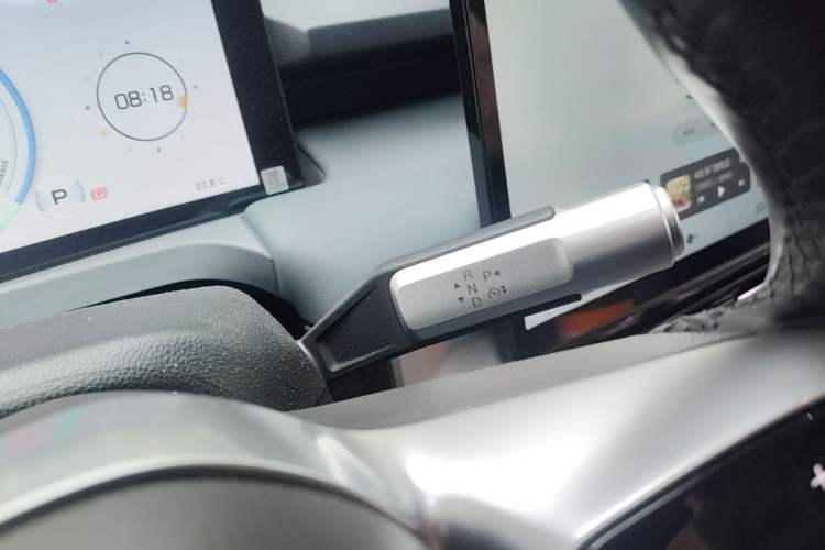 Used AION Y 2023 Plus 510 Smart Edition Gear Lever