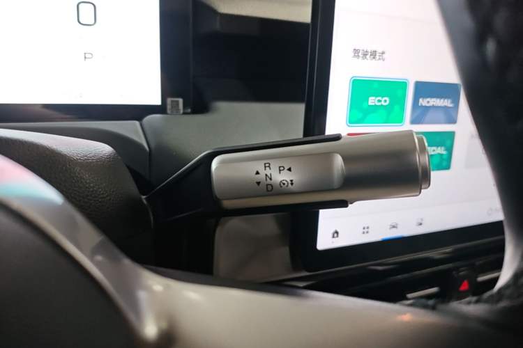 Used AION Y 2023 Plus 510 Smart Edition Gear Lever