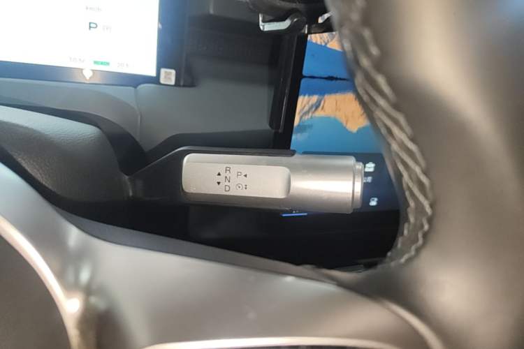 Used AION Y 2023 Plus 510 Enjoy Edition Gear Lever