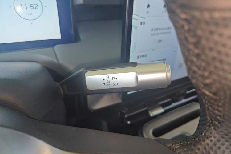 Used AION Y 2023 Plus 610 Enjoy Edition Gear Lever