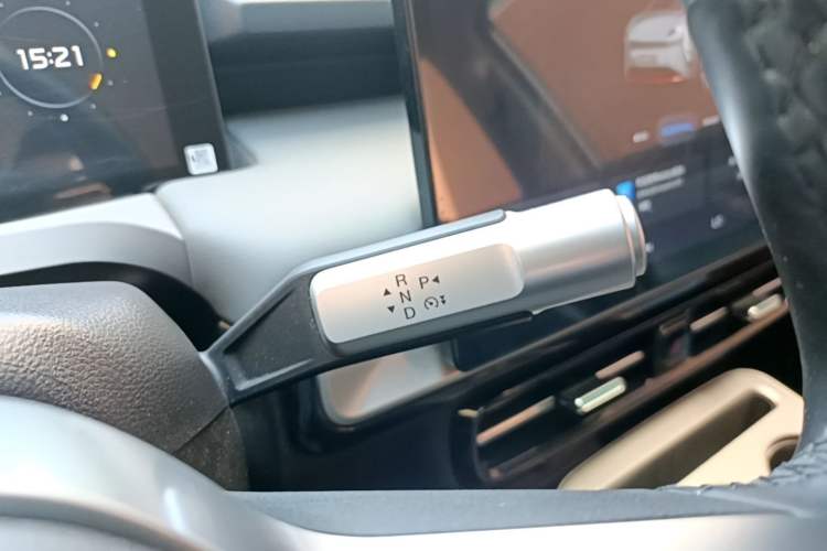 Used AION Y 2023 Plus 510 Enjoy Edition Gear Lever