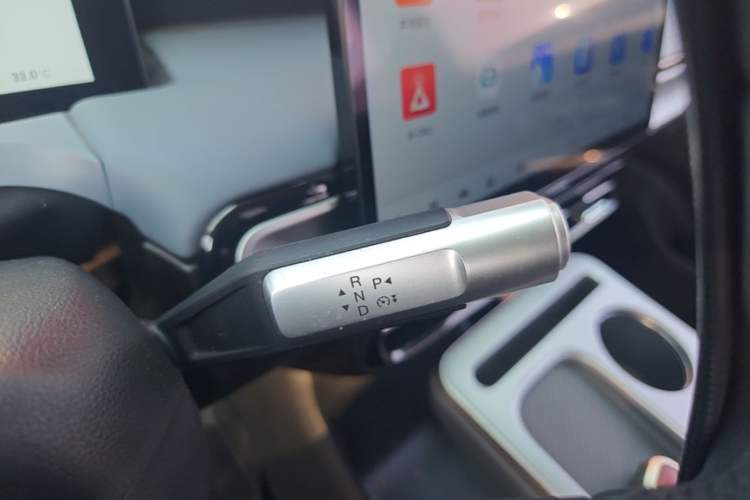 Used AION Y 2023 Plus 510 Enjoy Edition Gear Lever