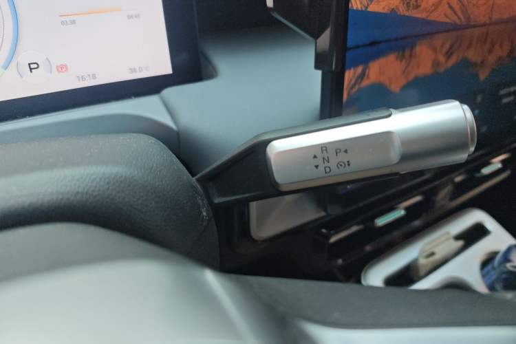 Used AION Y 2023 Plus 510 Enjoy Edition Gear Lever