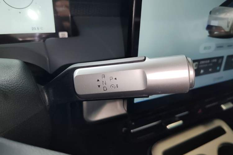 Used AION Y 2023 Plus 510 Smart Edition Gear Lever