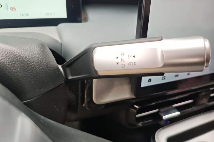 Used AION Y 2023 Plus 510 Enjoy Edition Gear Lever