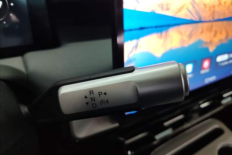 Used AION Y 2023 Plus 510 Smart Edition Gear Lever