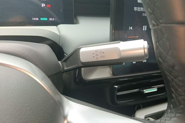 Used AION Y 2023 Plus 610 Enjoy Edition Gear Lever