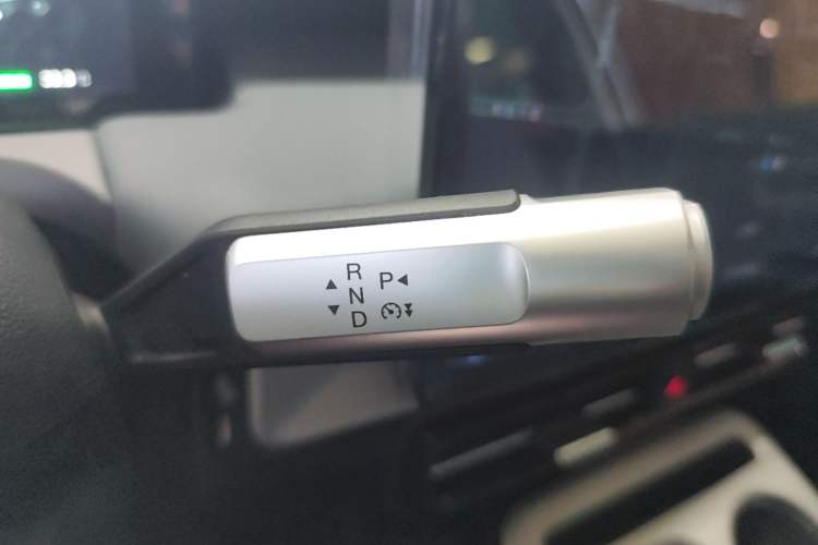Used AION Y 2023 Plus 510 Enjoy Edition Gear Lever
