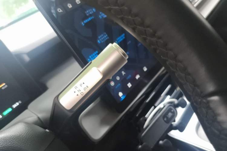 Used AION Y 2023 Plus 510 Smart Edition Gear Lever
