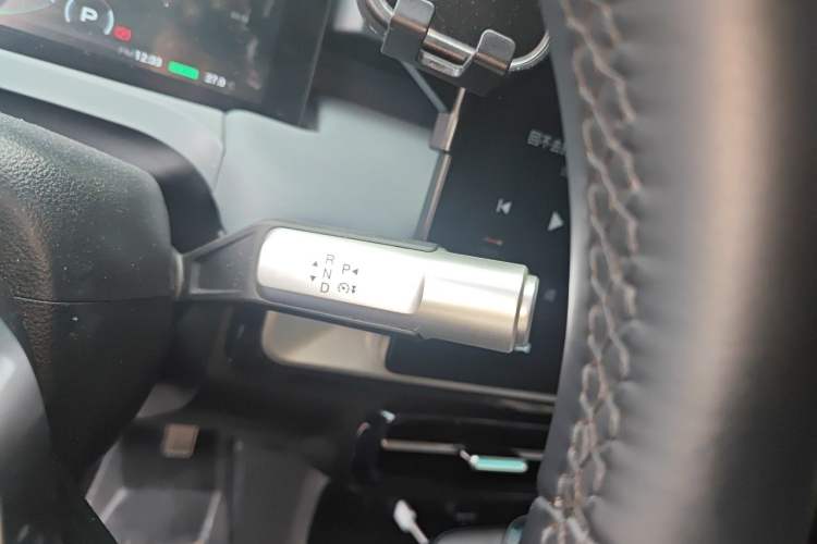 Used AION Y 2023 Plus 510 Enjoy Edition Gear Lever