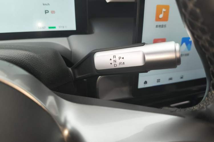 Used AION Y 2023 Plus 510 Enjoy Edition Gear Lever
