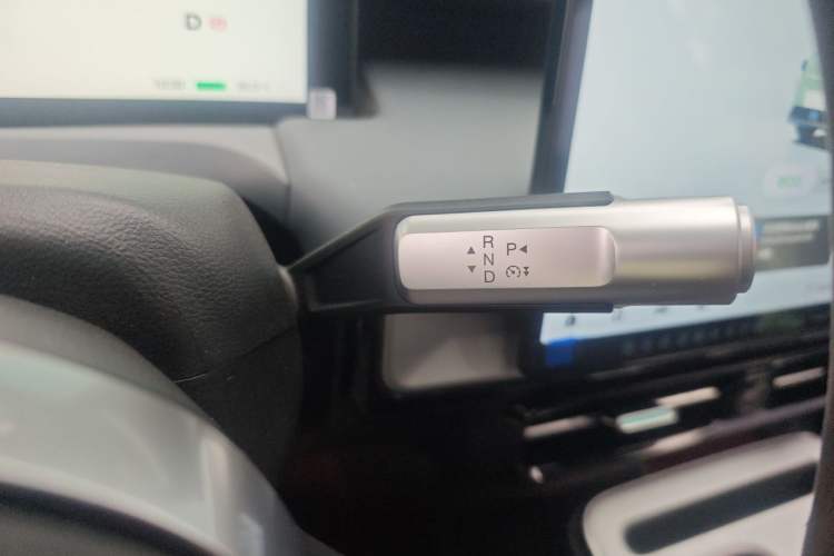 Used AION Y 2023 Younger Star Edition Gear Lever