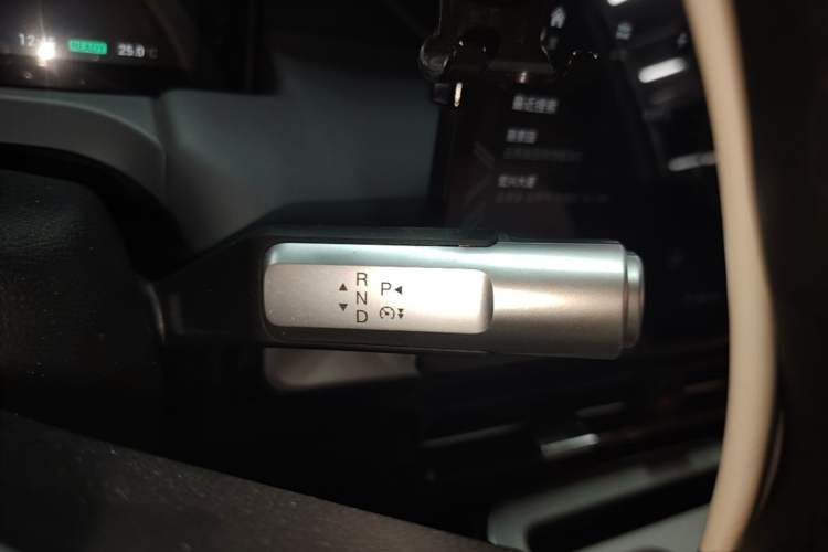Used AION Y 2023 Plus 510 Smart Edition Gear Lever