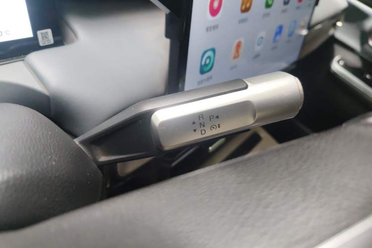 Used AION Y 2023 Plus 510 Enjoy Edition Gear Lever