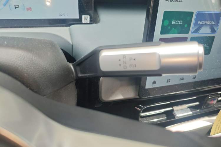 Used AION Y 2023 Plus 510 Enjoy Edition Gear Lever