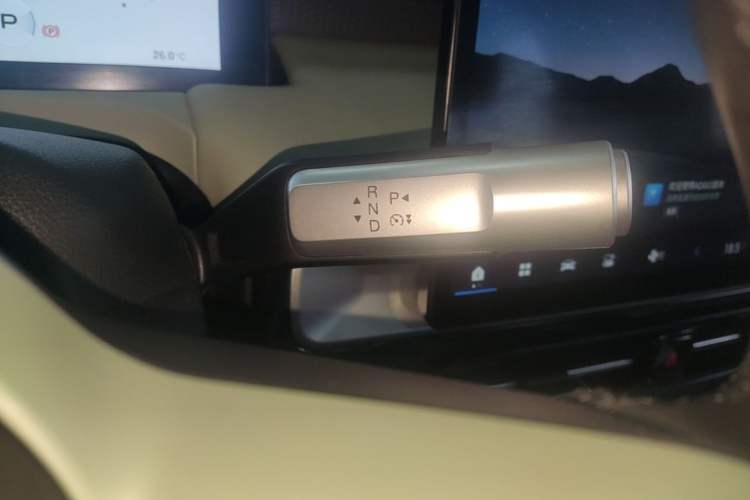 Used AION Y 2023 Plus 510 Tech Edition Gear Lever