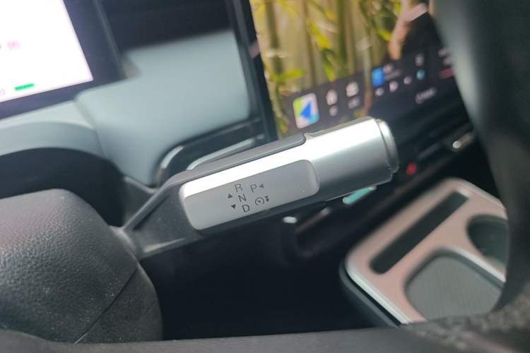 Used AION Y 2023 Plus 510 Smart Edition Gear Lever