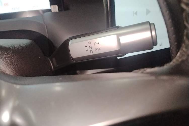 Used AION Y 2023 Plus 510 Enjoy Edition Gear Lever
