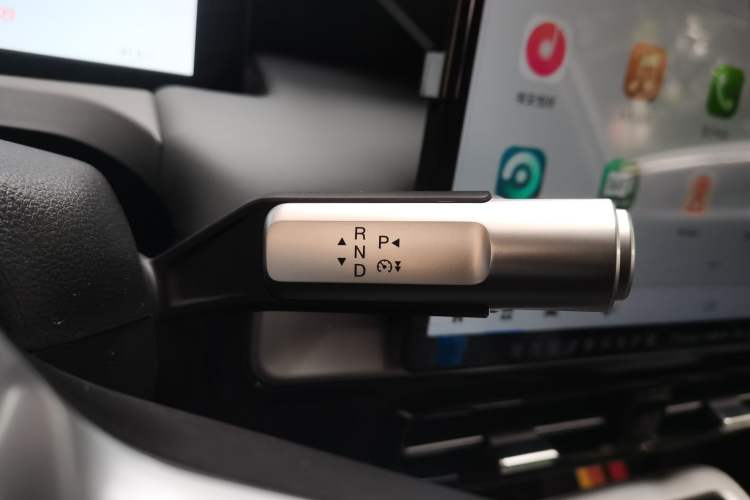 Used AION Y 2023 Plus 510 Smart Edition Gear Lever