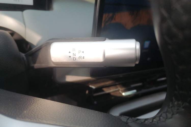 Used AION Y 2023 Plus 510 Smart Edition Gear Lever