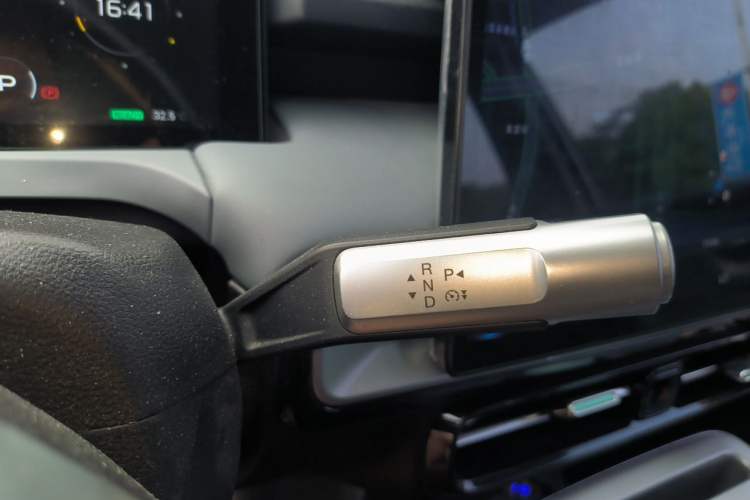Used AION Y 2023 Plus 510 Enjoy Edition Gear Lever