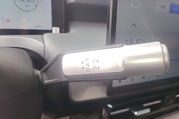 Used AION Y 2023 Plus 510 Enjoy Edition Gear Lever