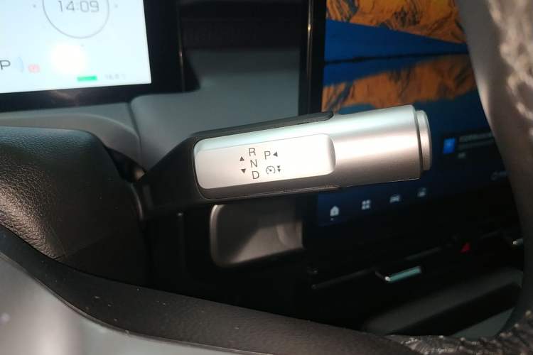 Used AION Y 2023 Younger Star Edition Gear Lever