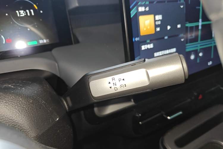 Used AION Y 2023 Plus 510 Smart Edition Gear Lever