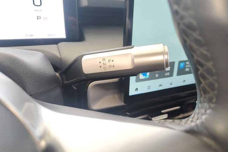 Used AION Y 2023 Plus 510 Smart Edition Gear Lever