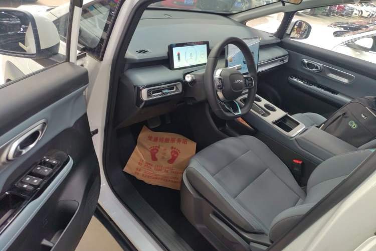 Used AION Y 2023 Younger Interior 3