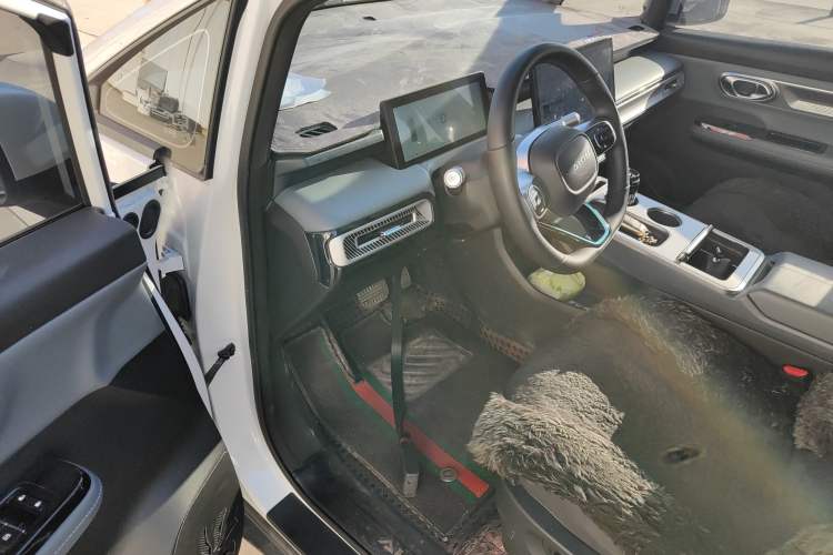 Used AION Y 2023 Younger Star Edition Interior 3