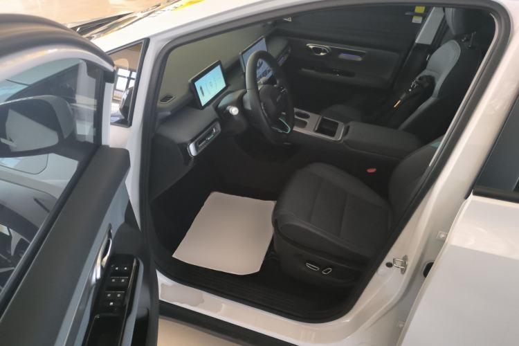 Used AION Y 2023 Plus 510 Smart Edition Interior 3