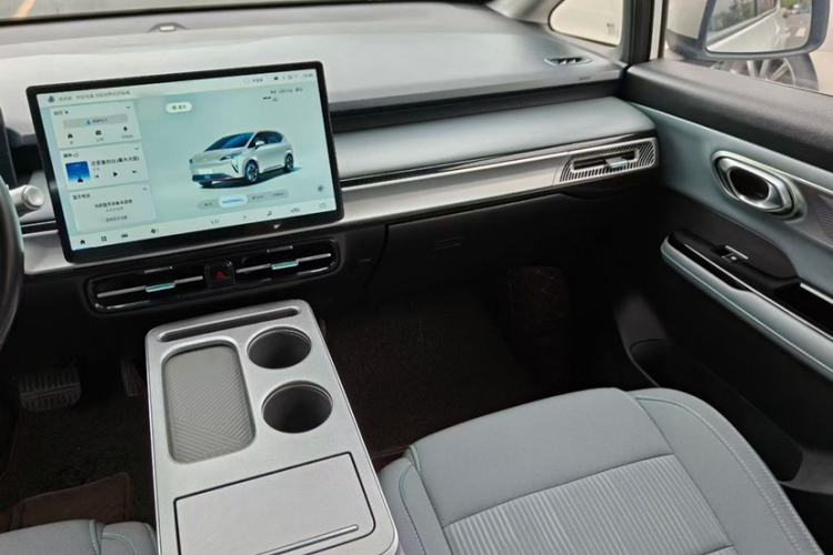 Used AION Y 2023 Younger Star Edition Interior 4