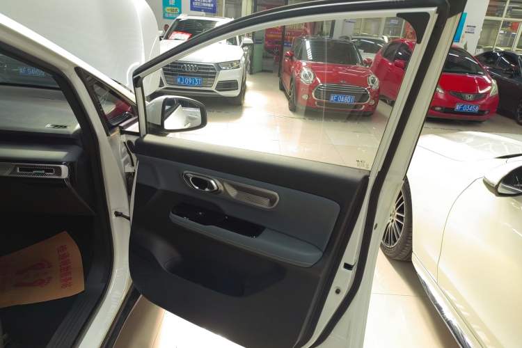 Used AION Y 2023 Younger Interior 5