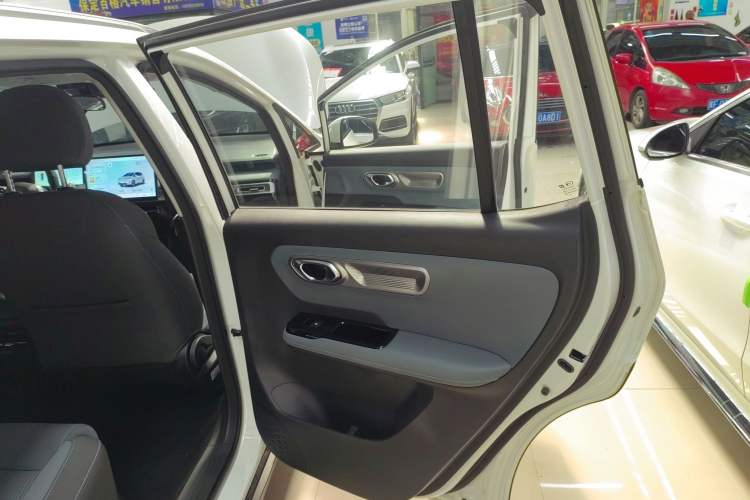 Used AION Y 2023 Younger Interior 6
