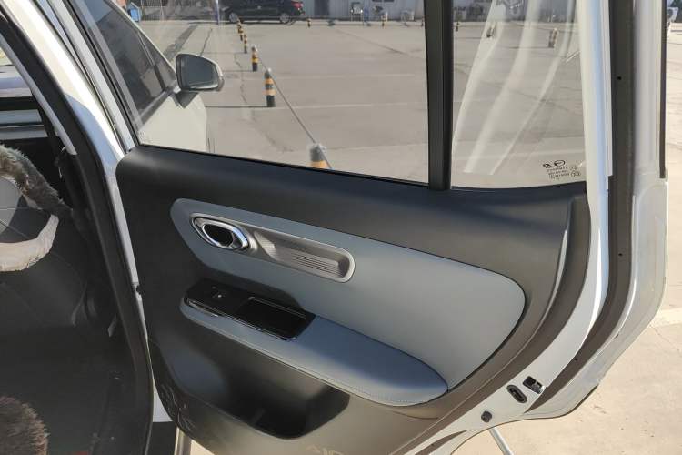 Used AION Y 2023 Younger Star Edition Interior 6